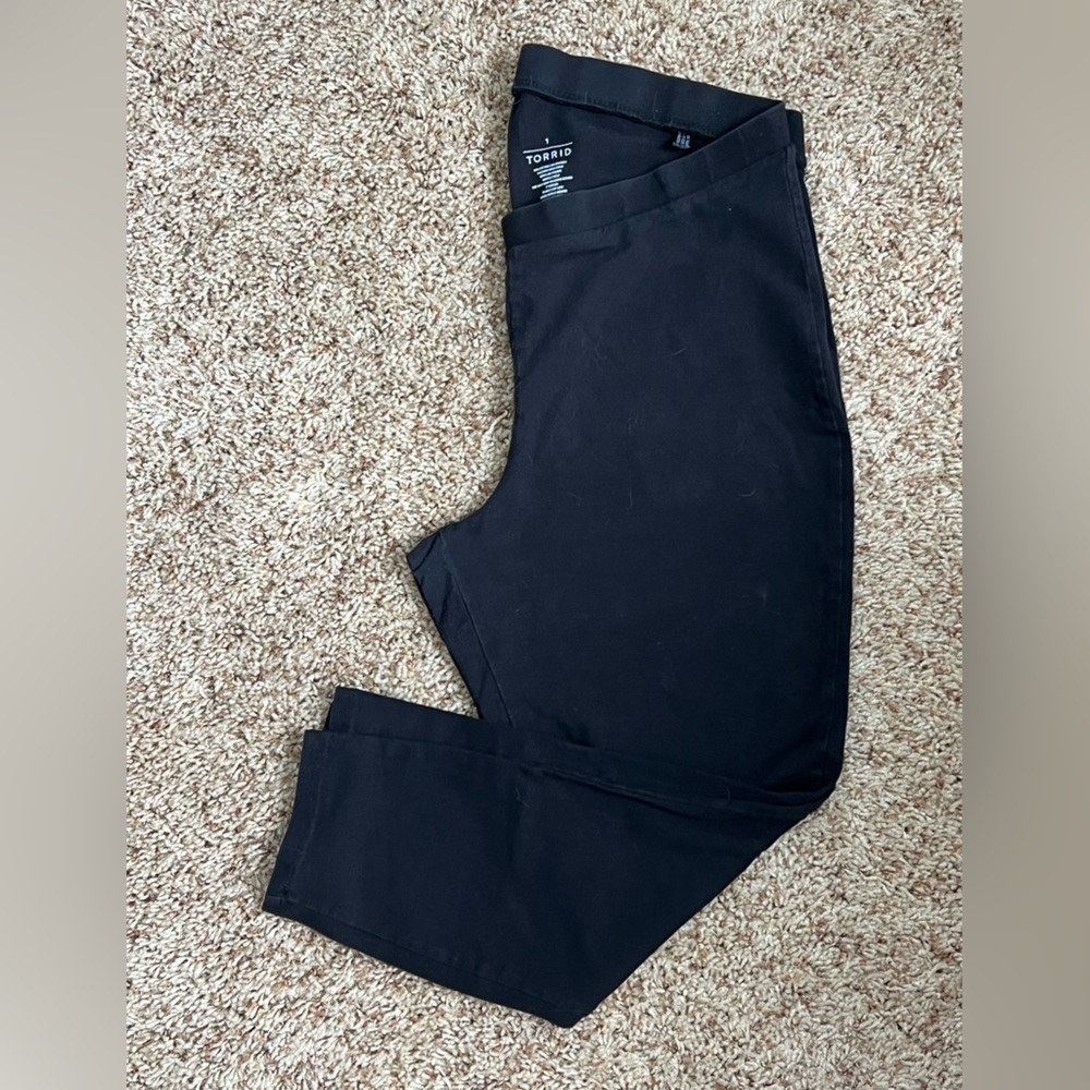 Torrid Black 20" Capri Leggings